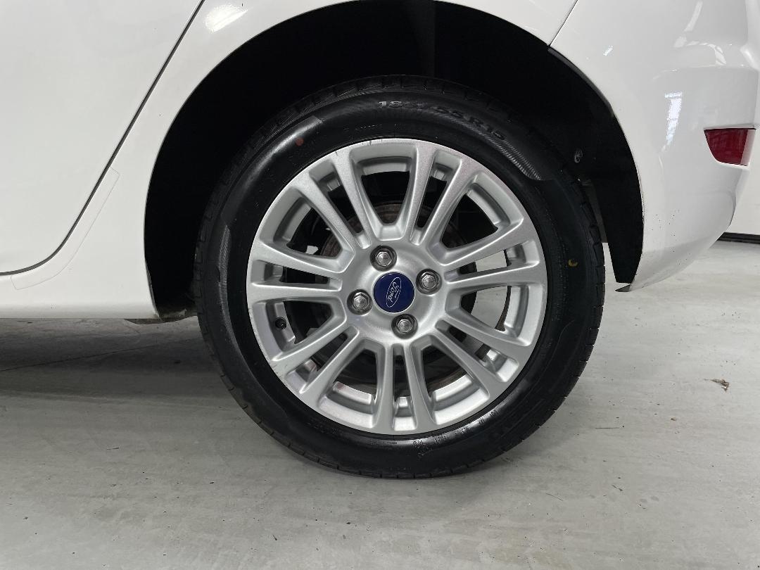 Photo '11' of Ford Fiesta Photo '11' of Ford Fiesta