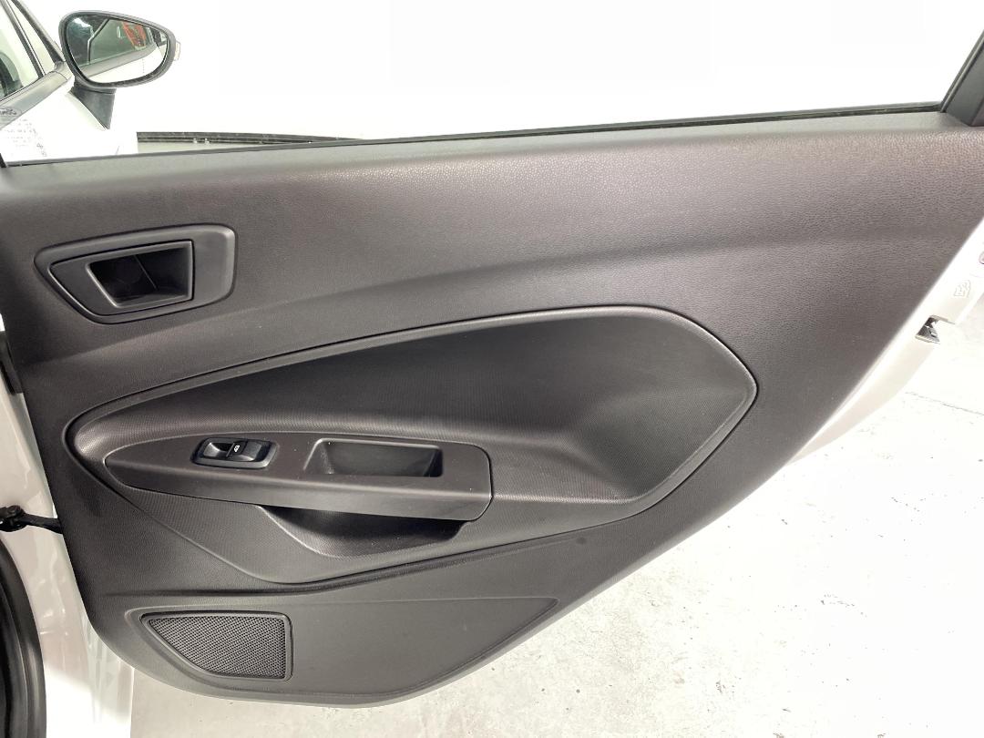 Photo '19' of Ford Fiesta Photo '19' of Ford Fiesta