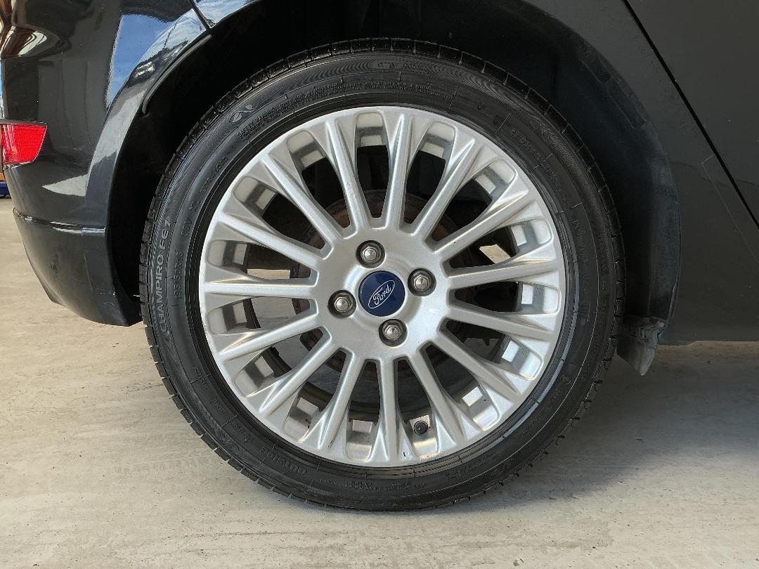 Photo '12' of Ford Fiesta