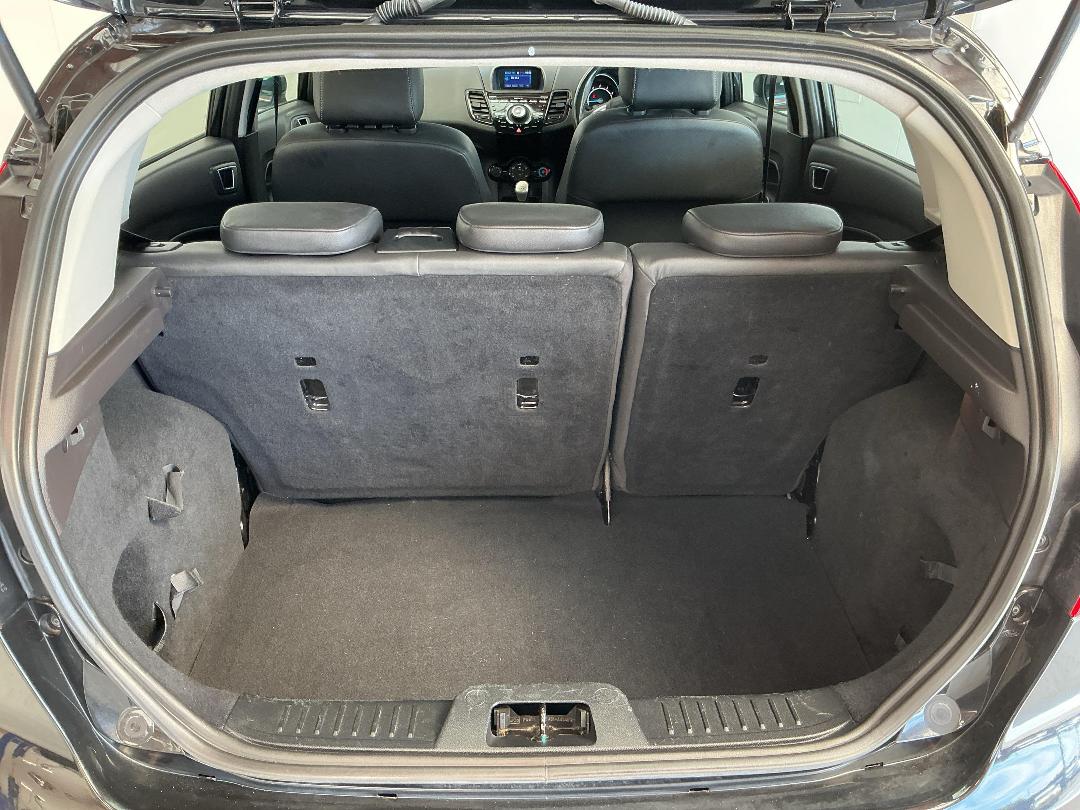 Photo '14' of Ford Fiesta