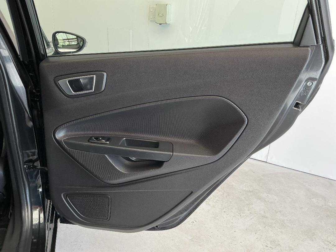 Photo '19' of Ford Fiesta