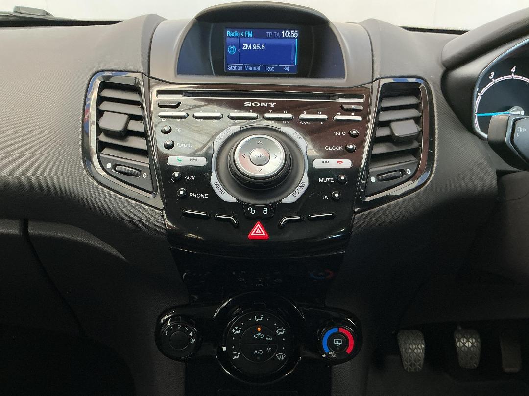 Photo '18' of Ford Fiesta