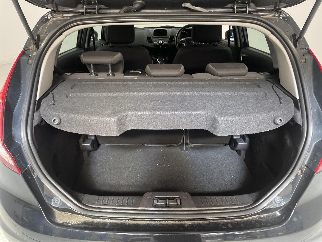 Photo '12' of Ford Fiesta