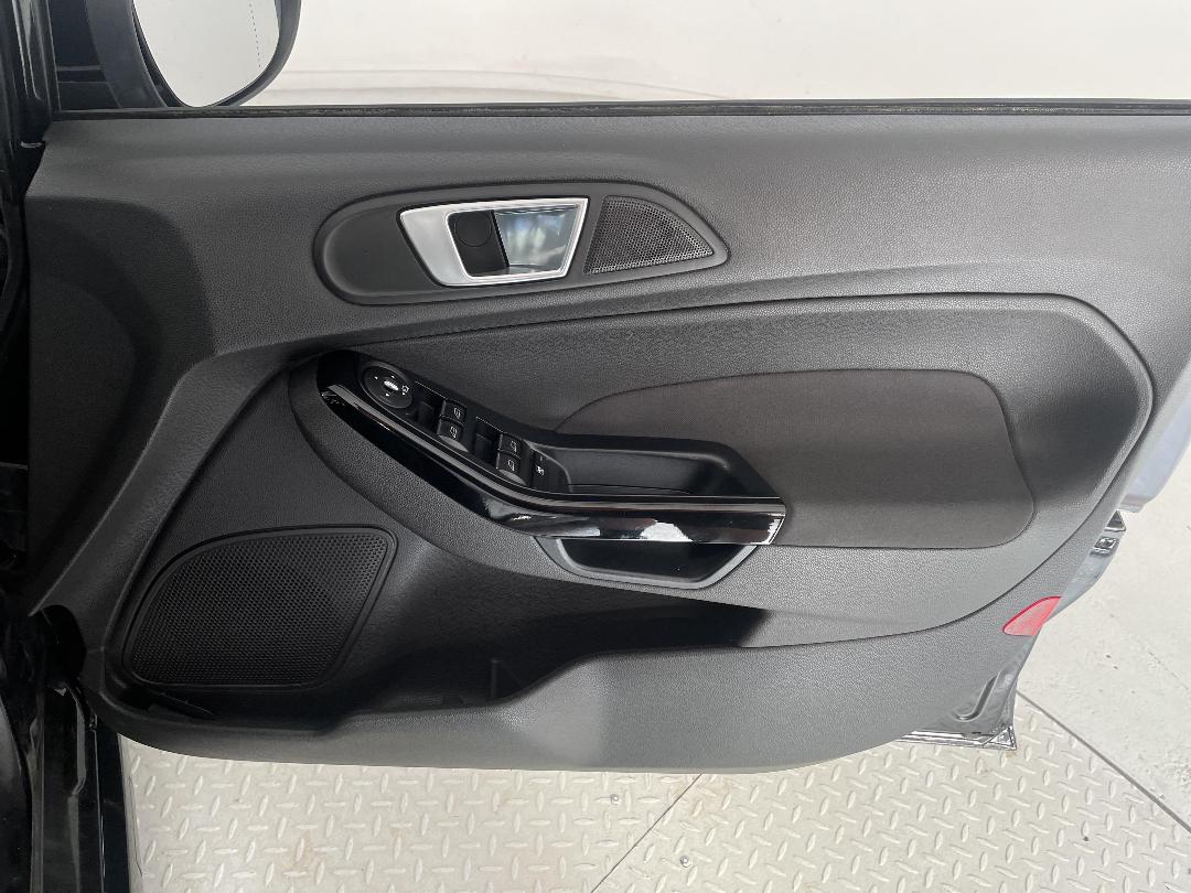 Photo '13' of Ford Fiesta