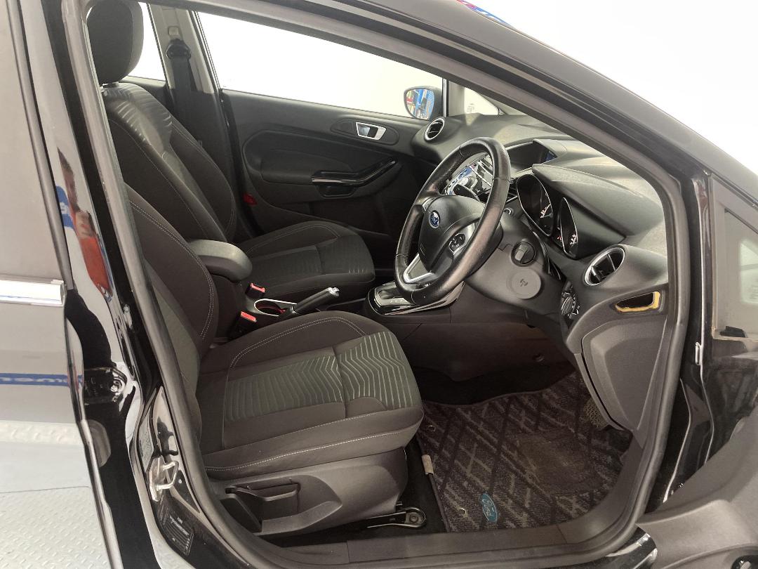 Photo '14' of Ford Fiesta