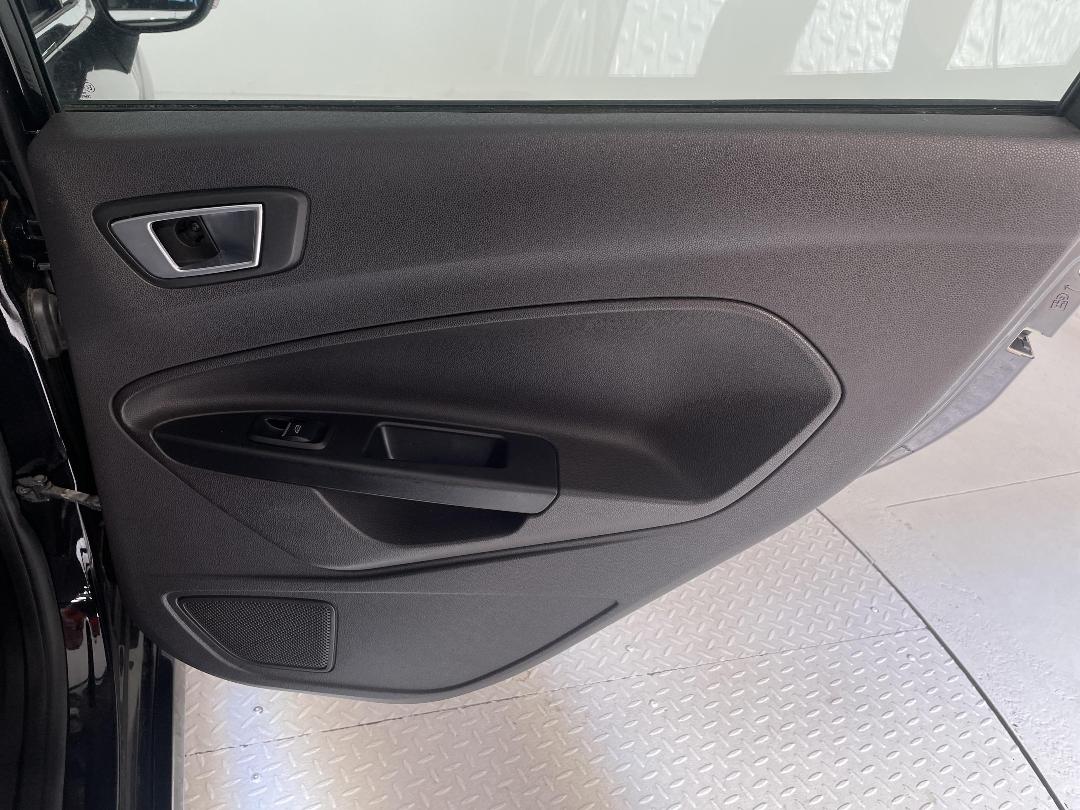 Photo '17' of Ford Fiesta