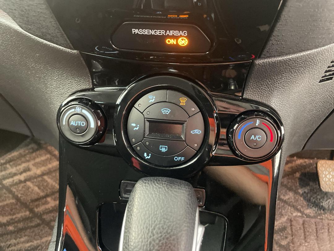 Photo '29' of Ford Fiesta