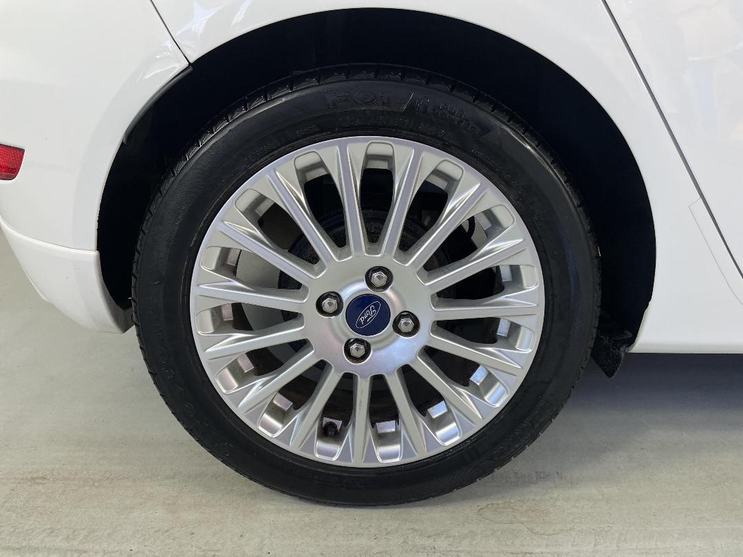 Photo '12' of Ford Fiesta