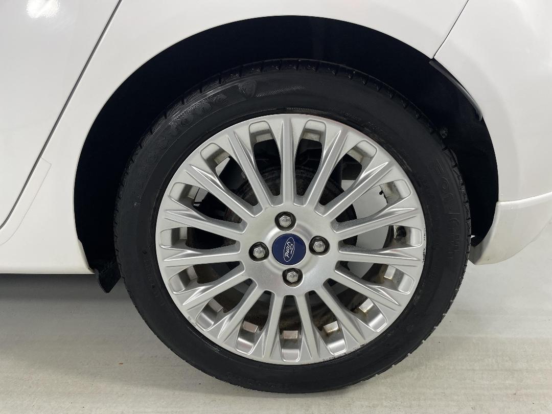 Photo '11' of Ford Fiesta