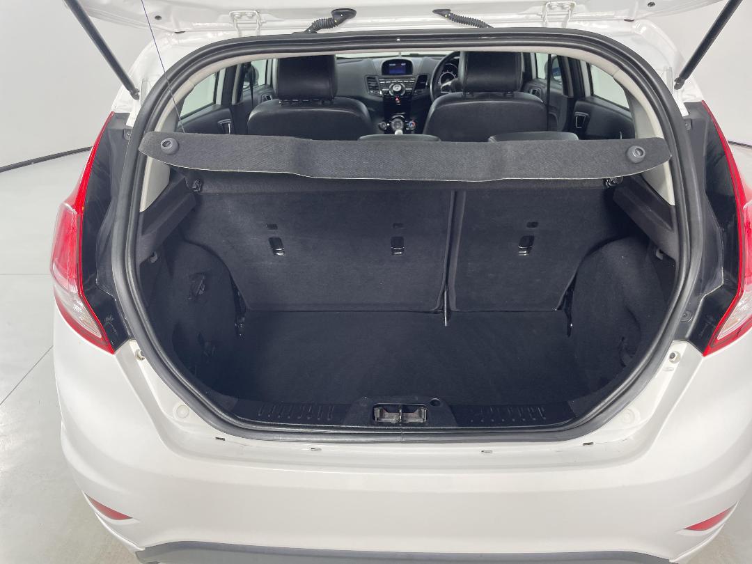 Photo '14' of Ford Fiesta