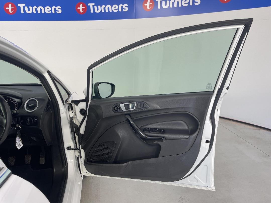 Photo '15' of Ford Fiesta