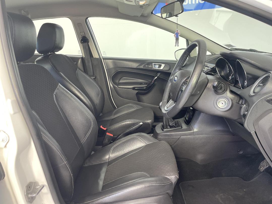 Photo '16' of Ford Fiesta