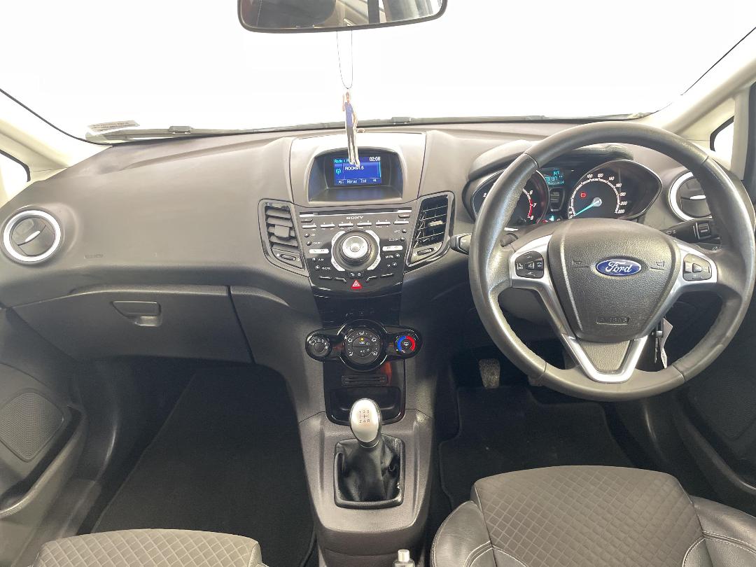 Photo '17' of Ford Fiesta