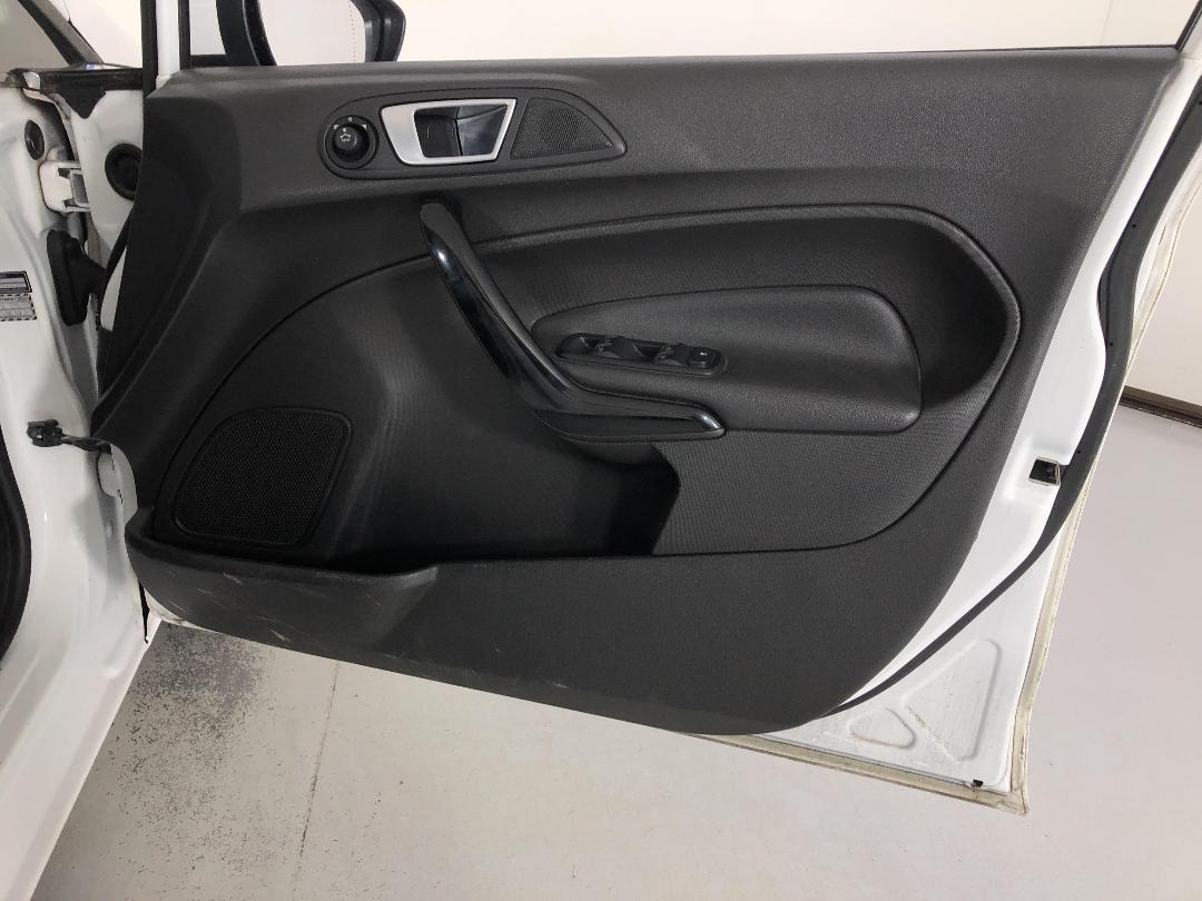 Photo '13' of Ford Fiesta Sport