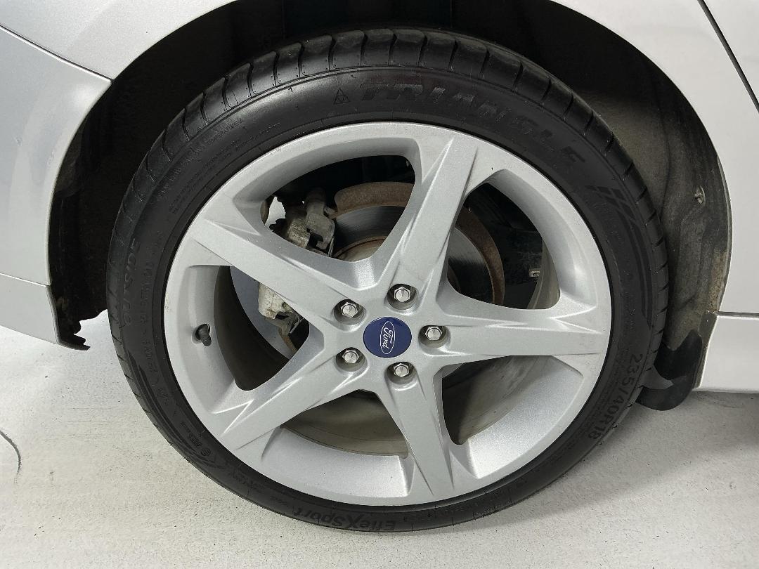 Photo '12' of Ford Focus