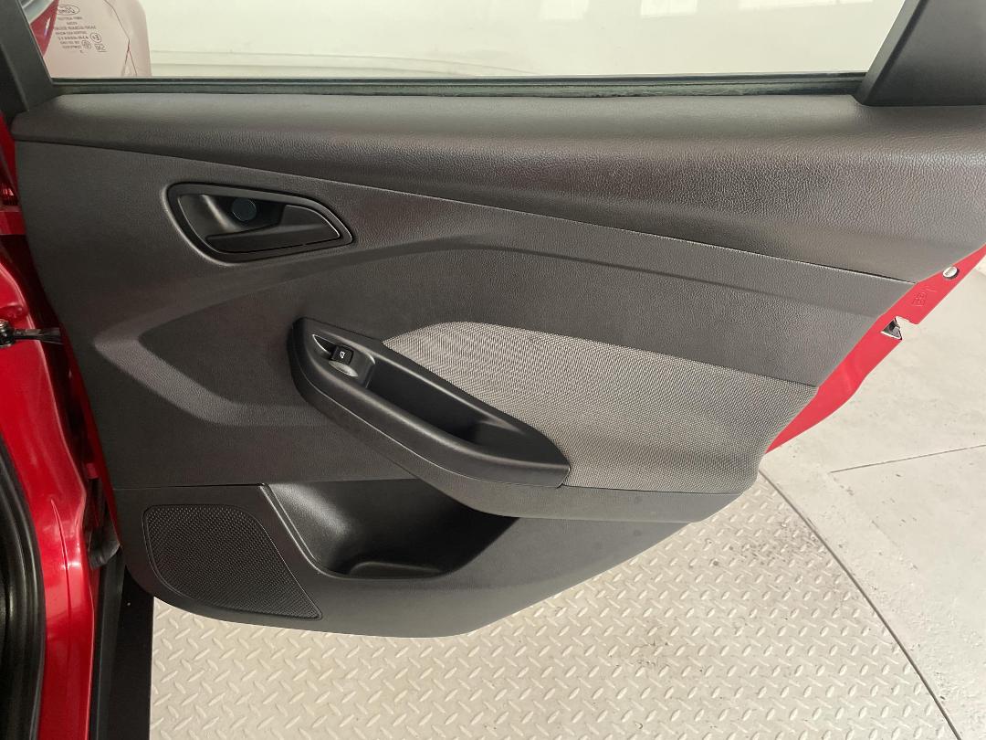 Photo '19' of Ford Focus