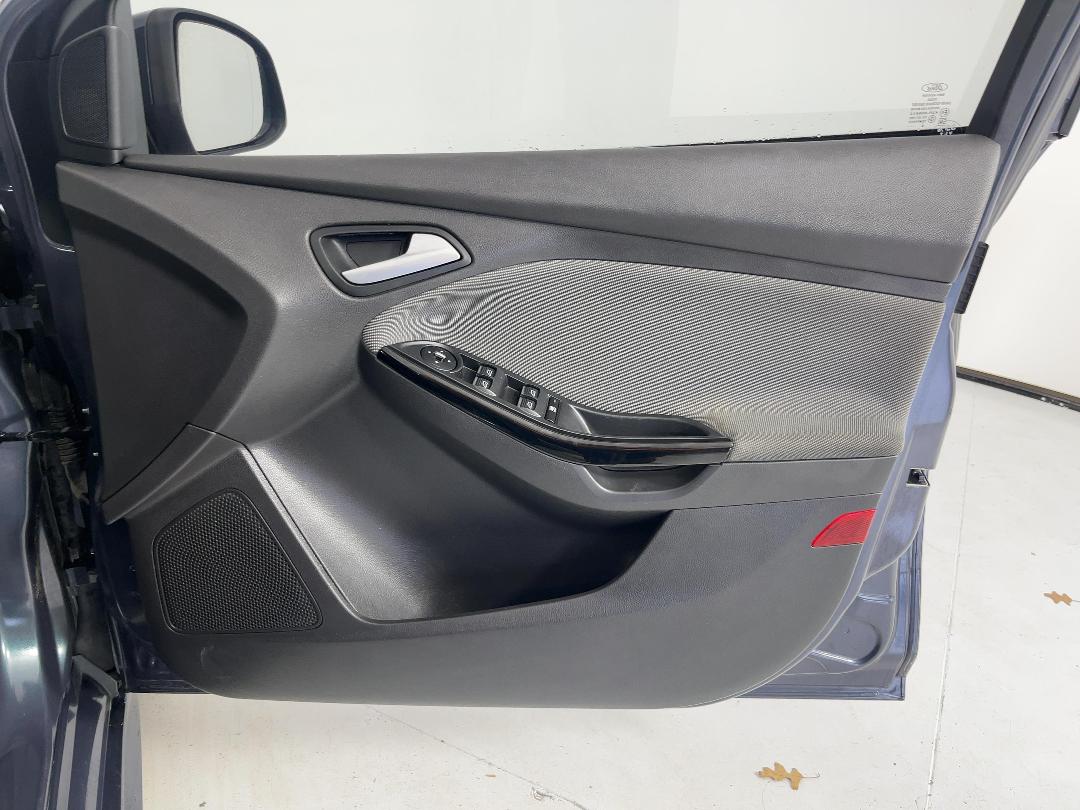 Photo '12' of Ford Focus Sport