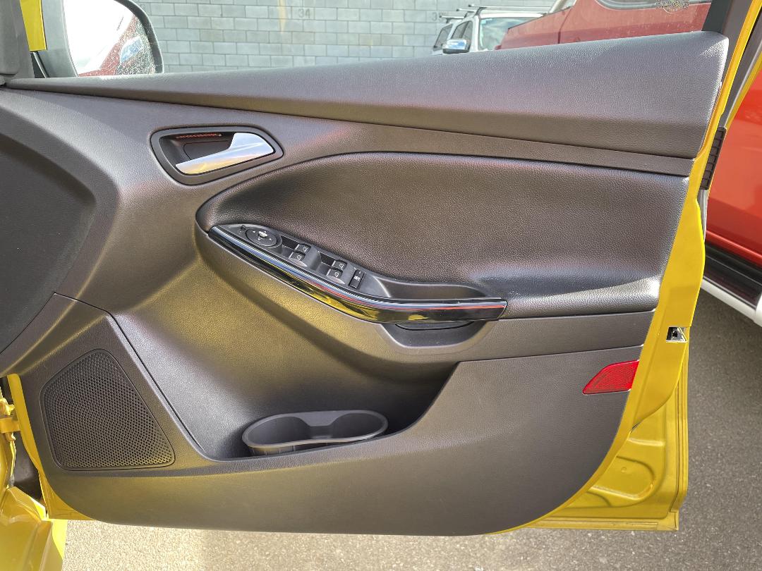 Photo '12' of Ford Focus