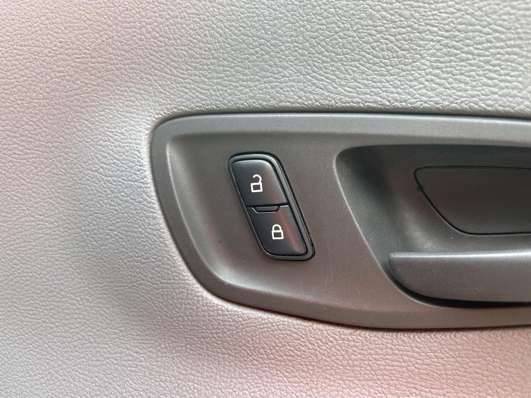 Photo '24' of Ford Transit