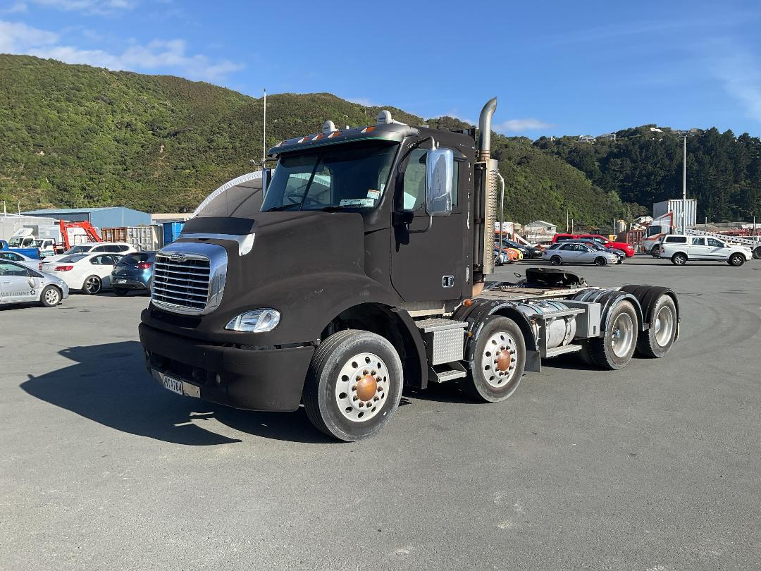 Photo '9' of FREIGHTLINER COLUMBIA 112 TRA Tractor Unit