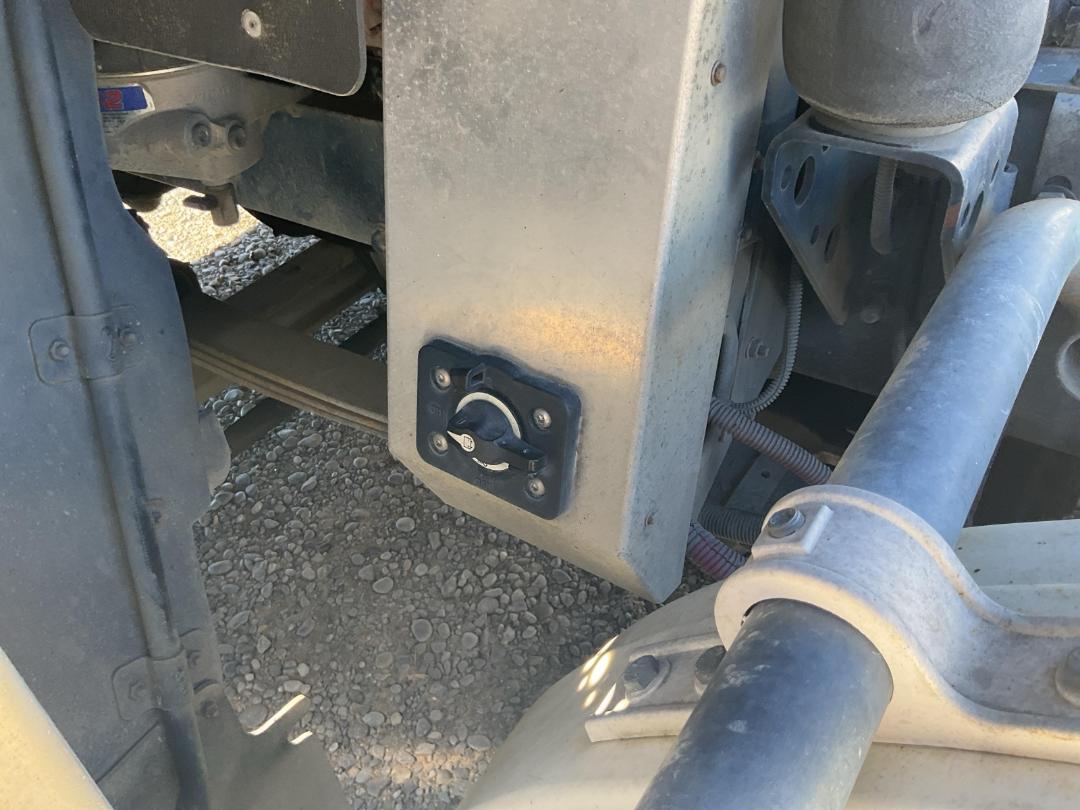 Photo '33' of Freightliner FRL ARGOSY 8X4 Cab Chassis Photo '33' of Freightliner FRL ARGOSY 8X4 Cab Chassis