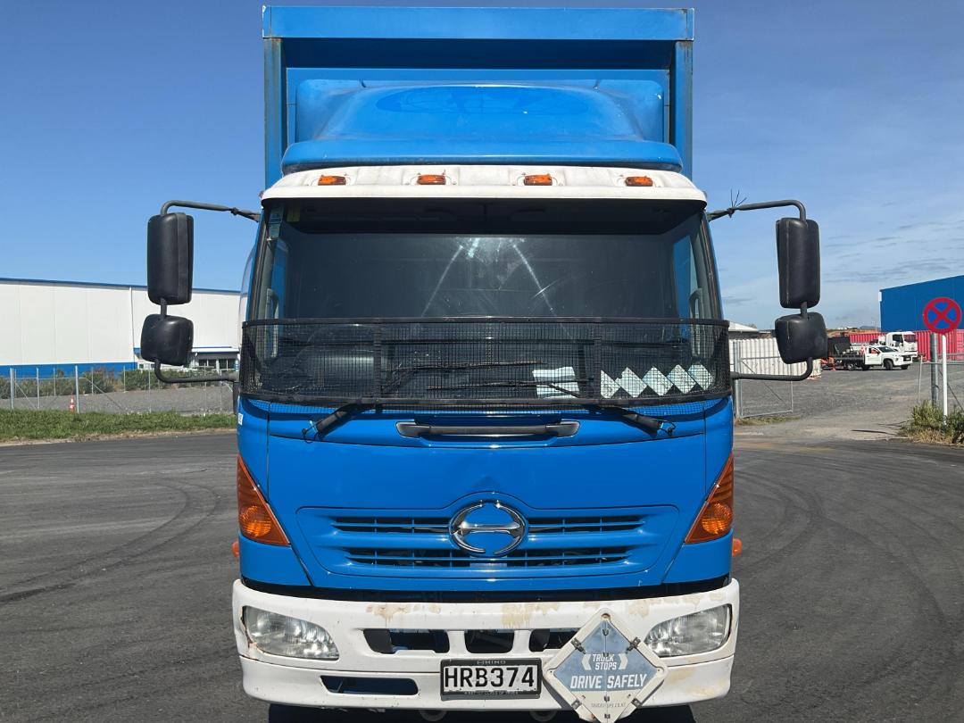 Photo '11' of Hino 500 FC7JLMA-ANU Curtainsider Photo '11' of Hino 500 FC7JLMA-ANU Curtainsider