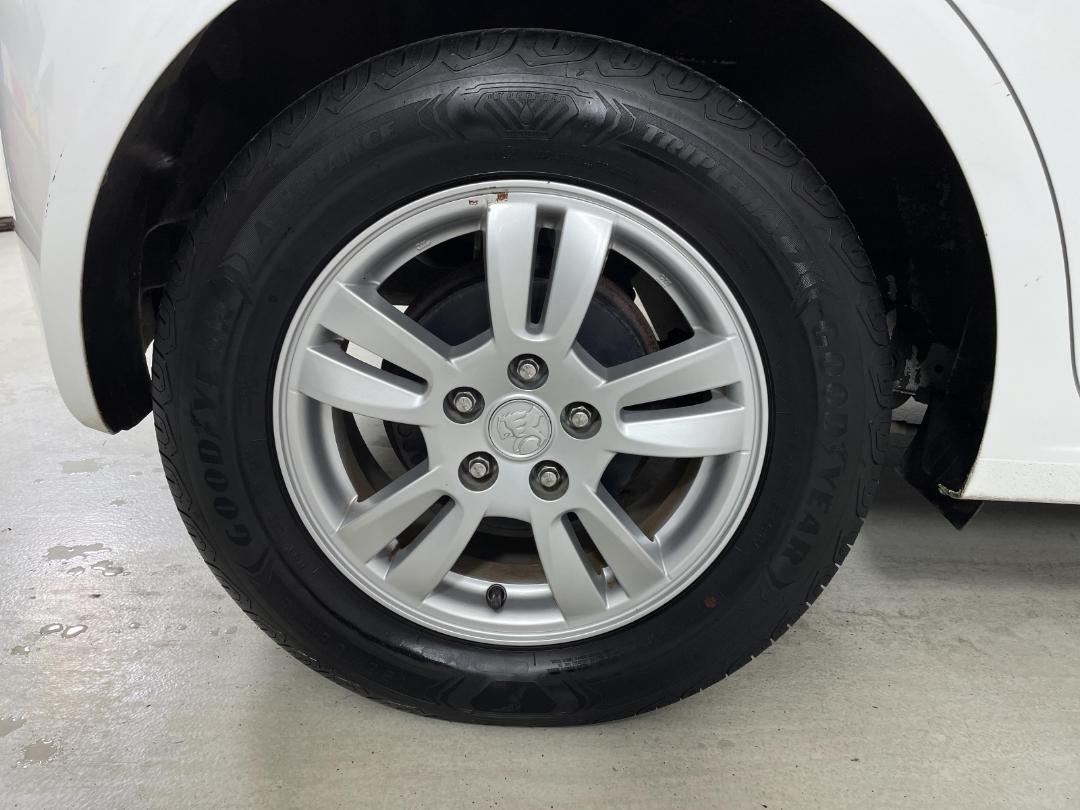 Photo '10' of Holden Barina CD Photo '10' of Holden Barina CD