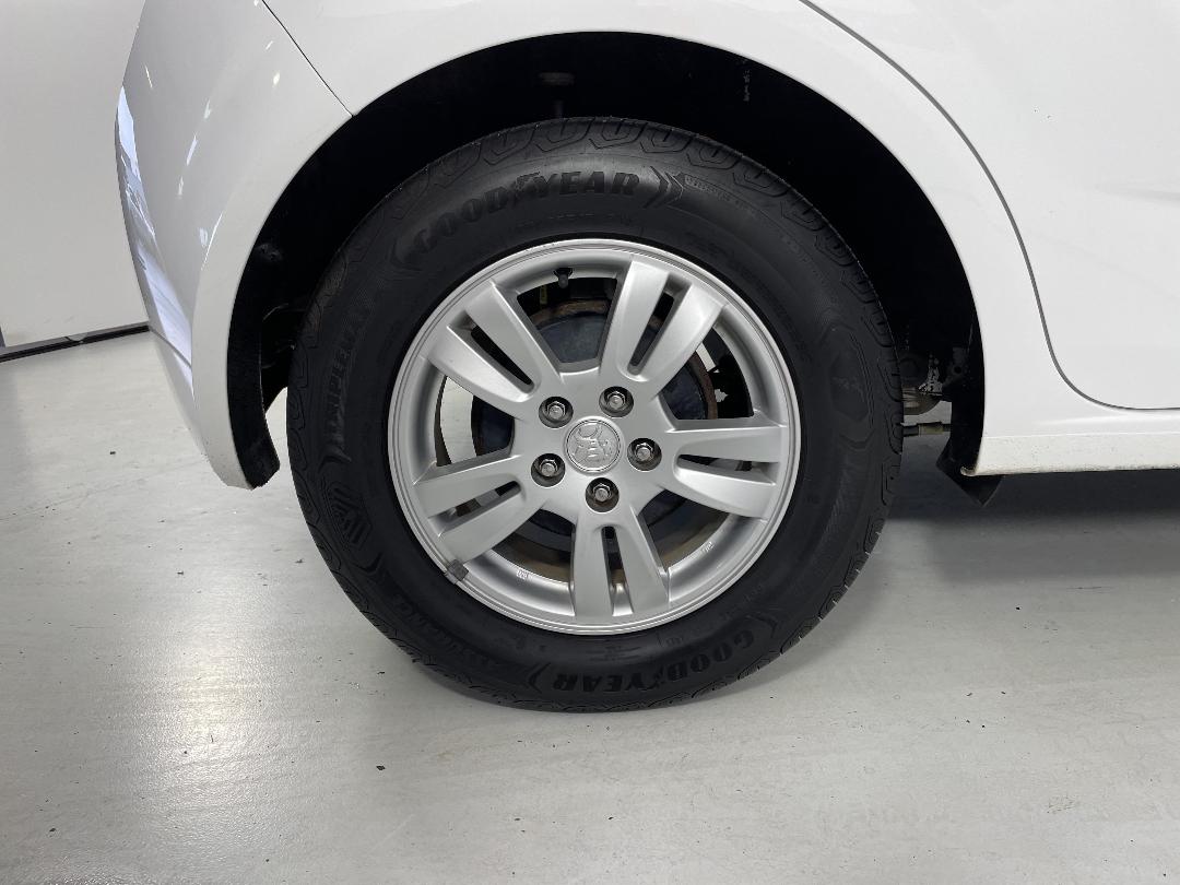 Photo '12' of Holden Barina