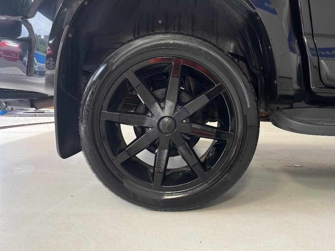 Photo '12' of Holden Colorado