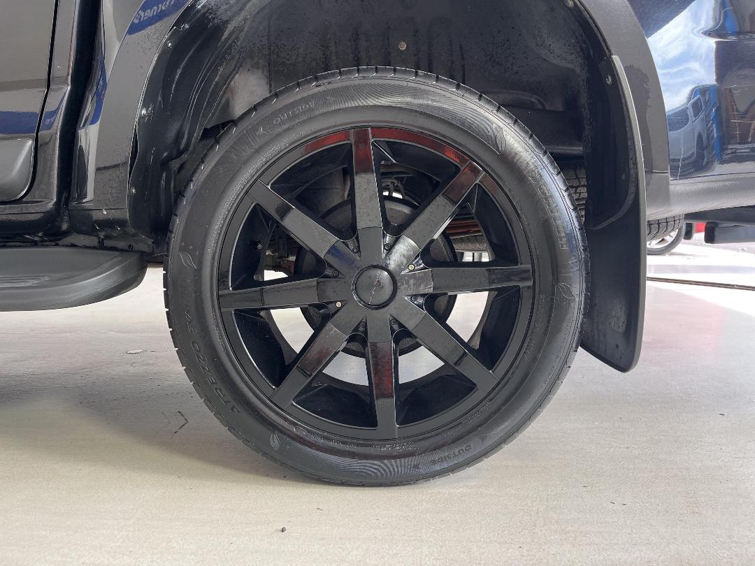 Photo '11' of Holden Colorado