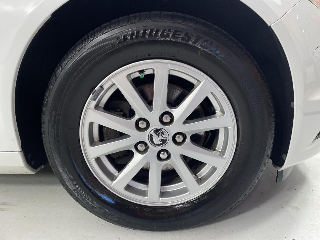 Photo '9' of Holden Commodore Photo '9' of Holden Commodore