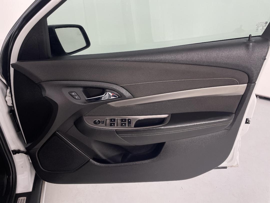 Photo '15' of Holden Commodore Photo '15' of Holden Commodore