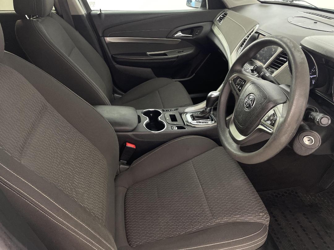 Photo '16' of Holden Commodore Photo '16' of Holden Commodore