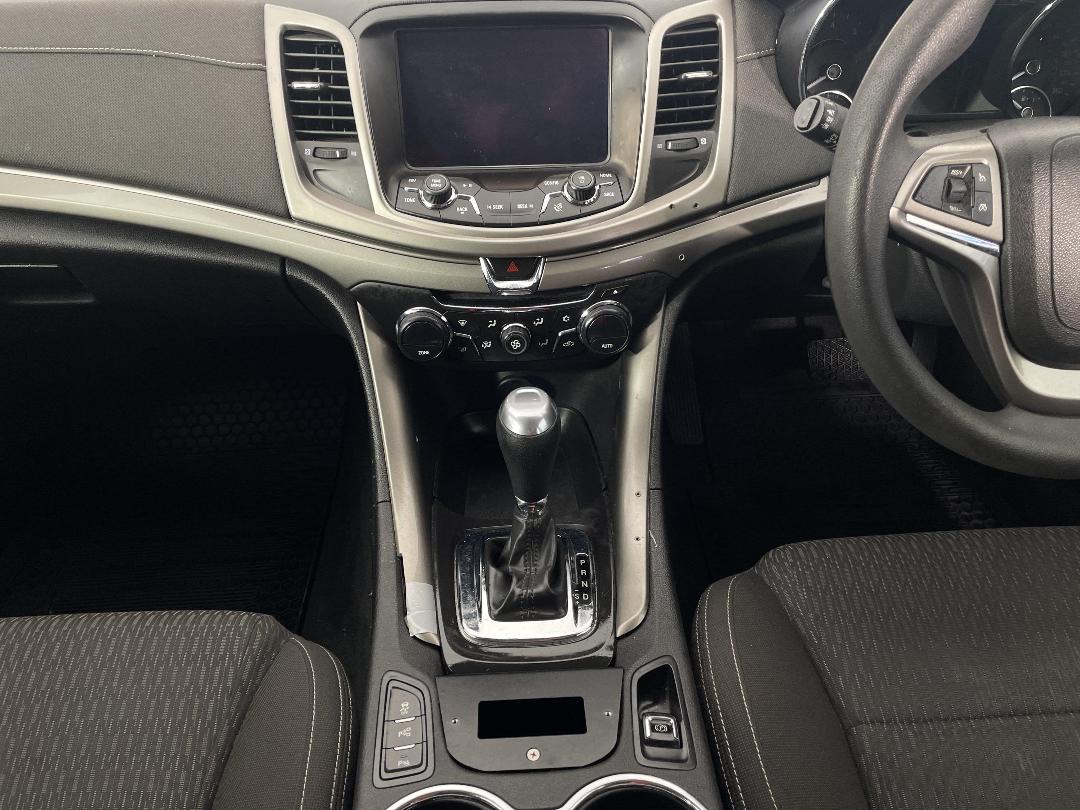 Photo '18' of Holden Commodore Photo '18' of Holden Commodore