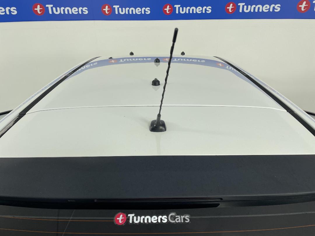 Photo '34' of Holden Commodore Photo '34' of Holden Commodore