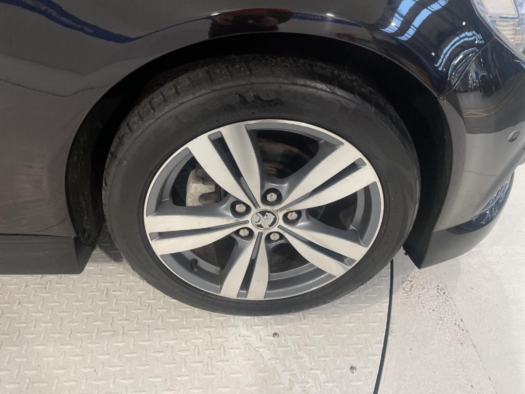 Photo '9' of Holden Commodore Photo '9' of Holden Commodore