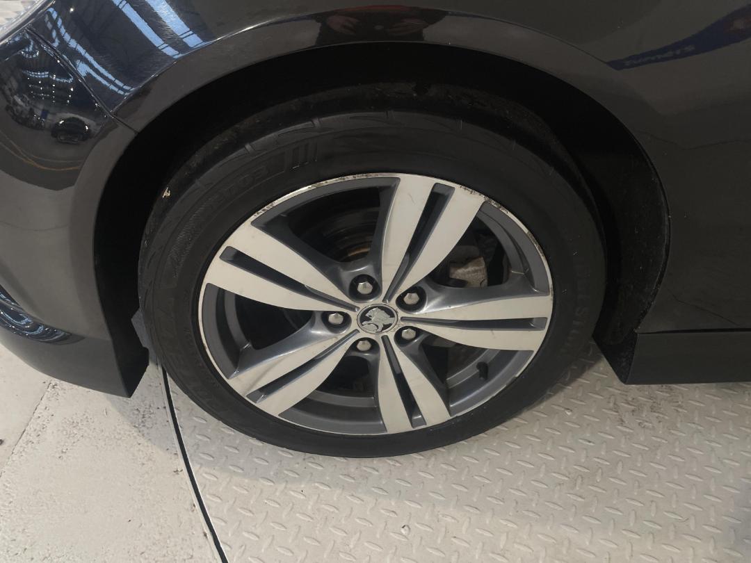 Photo '10' of Holden Commodore Photo '10' of Holden Commodore