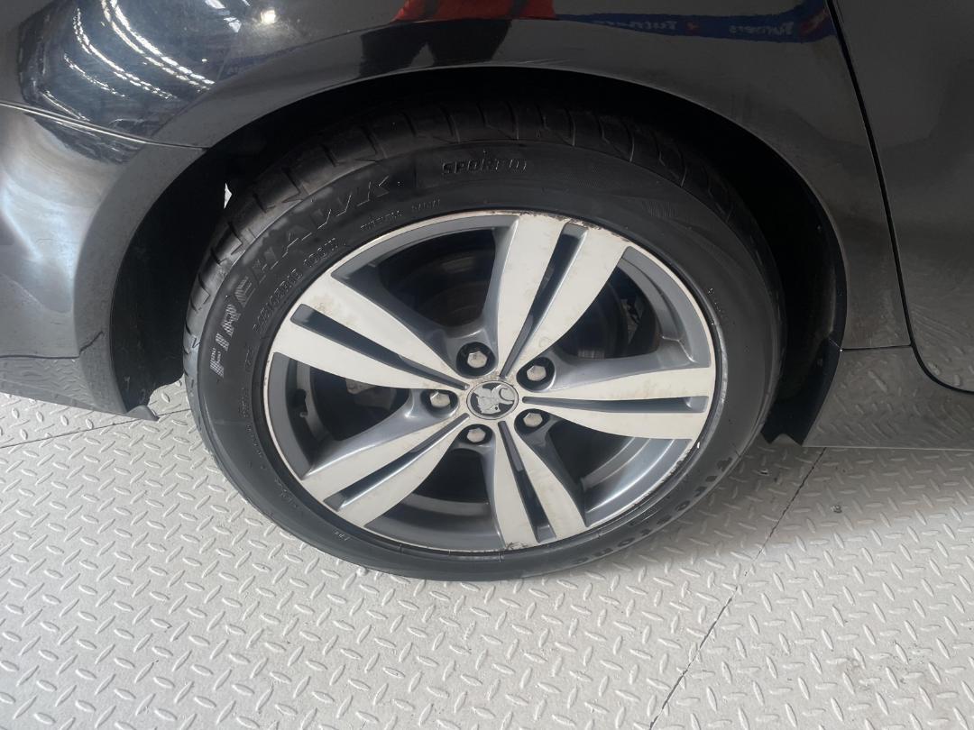 Photo '12' of Holden Commodore Photo '12' of Holden Commodore