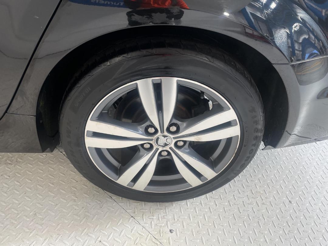 Photo '11' of Holden Commodore Photo '11' of Holden Commodore