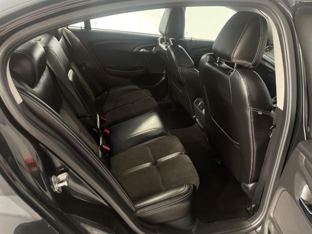 Photo '20' of Holden Commodore Photo '20' of Holden Commodore