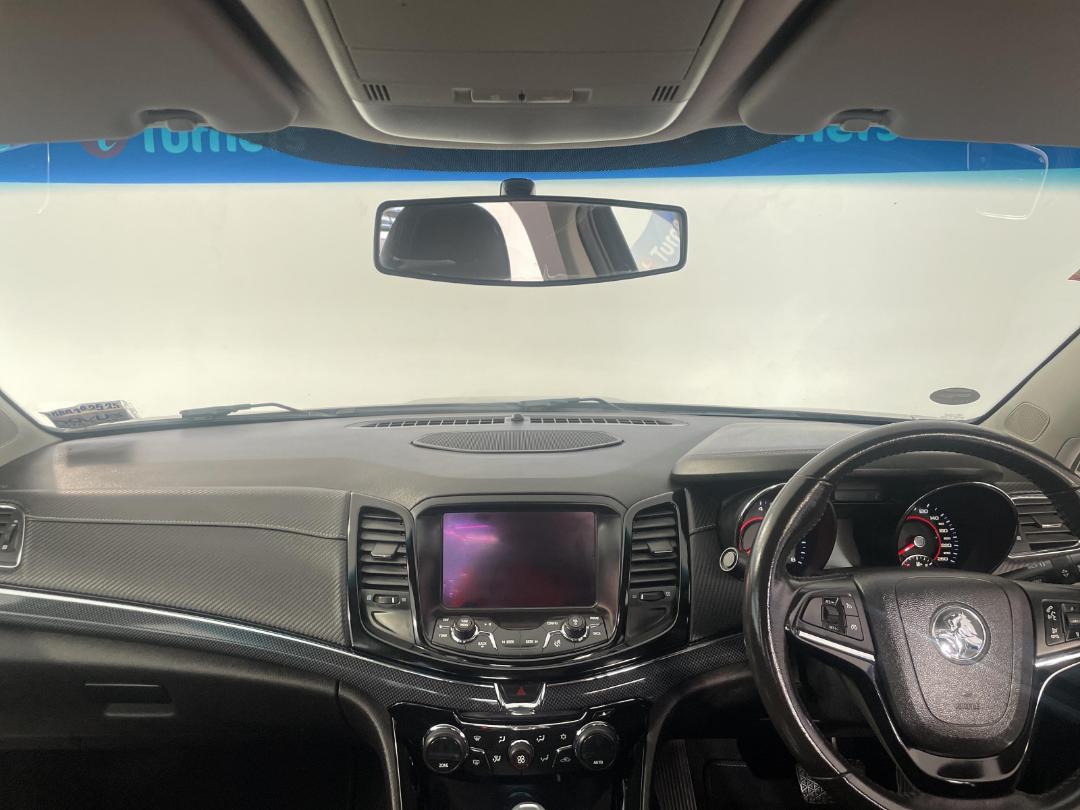 Photo '17' of Holden Commodore Photo '17' of Holden Commodore