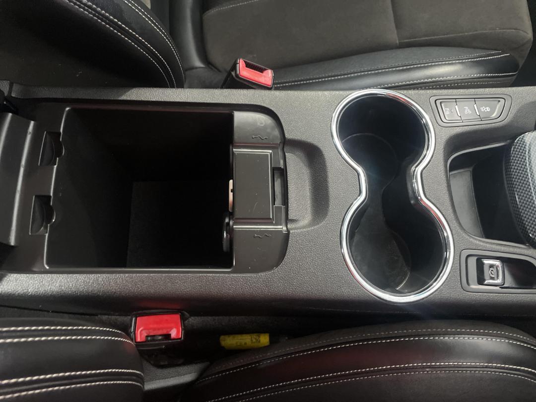 Photo '33' of Holden Commodore Photo '33' of Holden Commodore