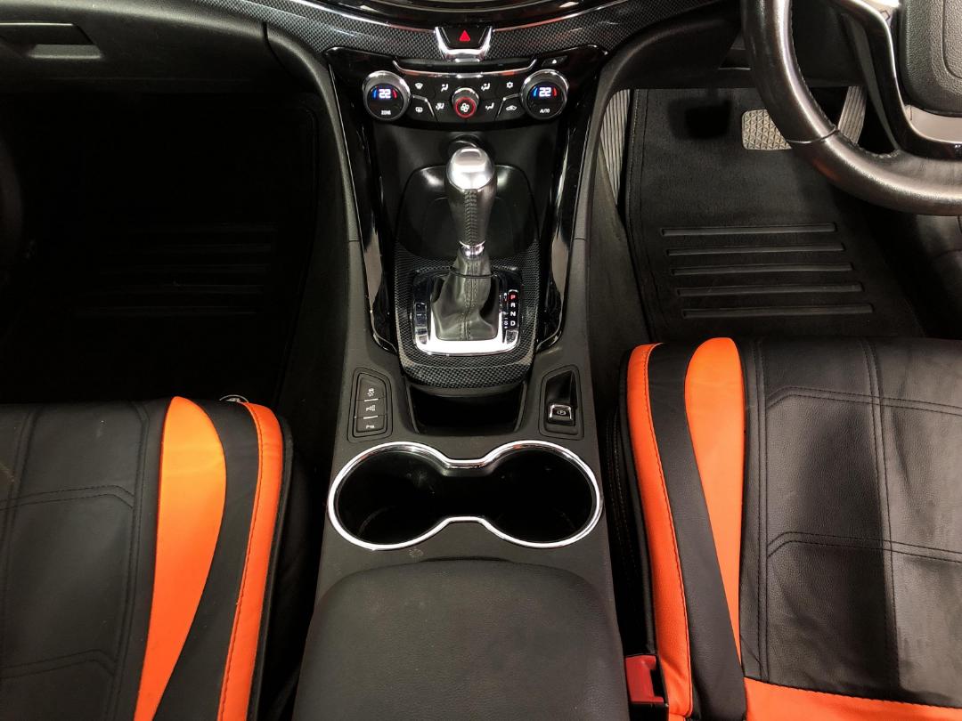 Photo '18' of Holden Commodore Photo '18' of Holden Commodore