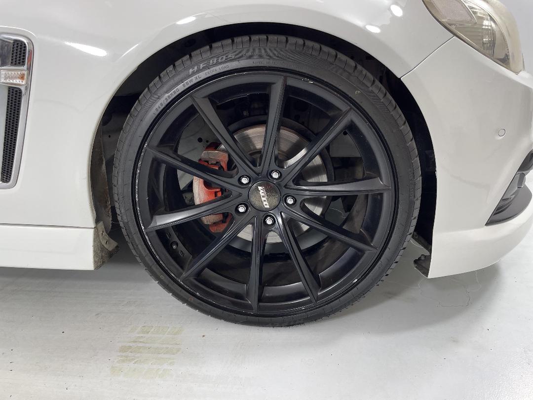 Photo '9' of Holden Commodore Photo '9' of Holden Commodore