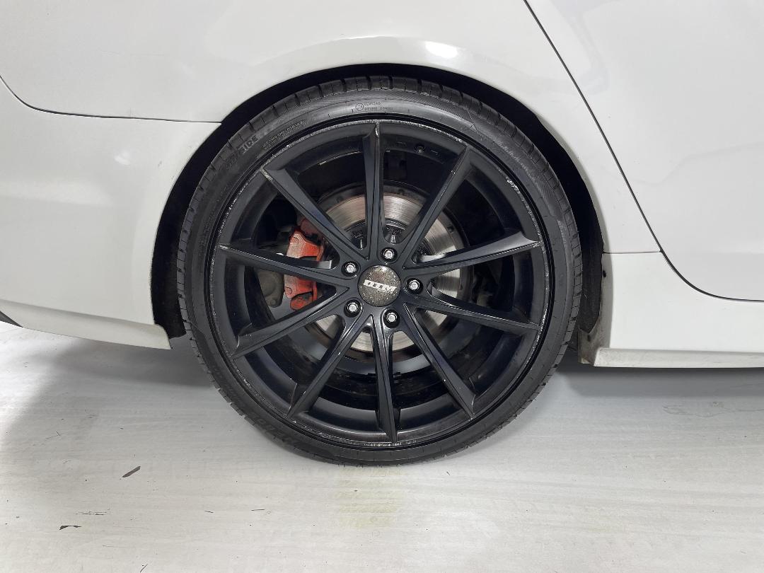 Photo '12' of Holden Commodore Photo '12' of Holden Commodore