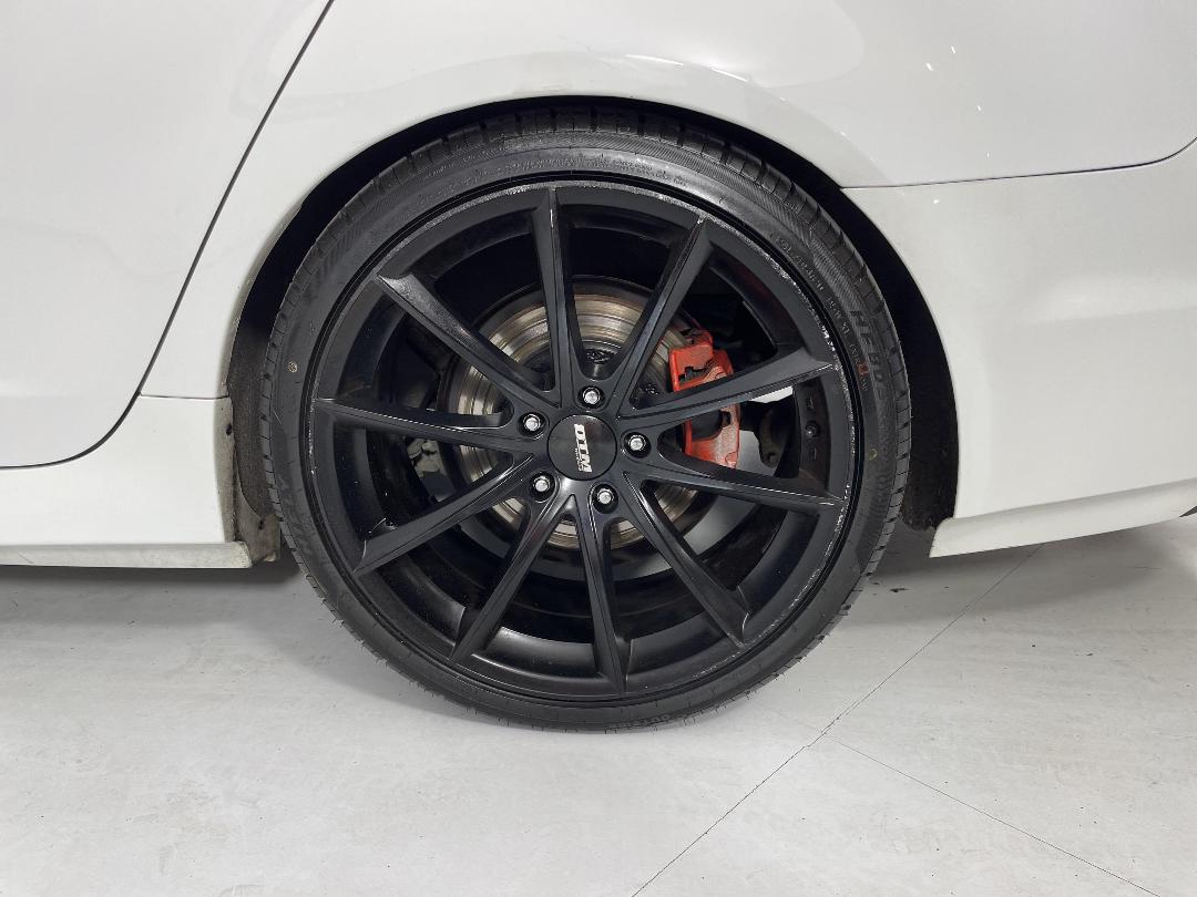 Photo '11' of Holden Commodore Photo '11' of Holden Commodore