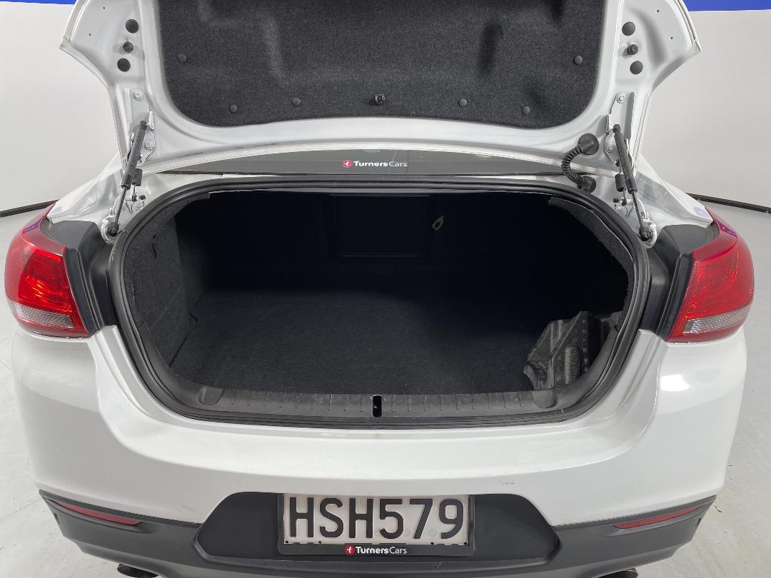 Photo '14' of Holden Commodore Photo '14' of Holden Commodore