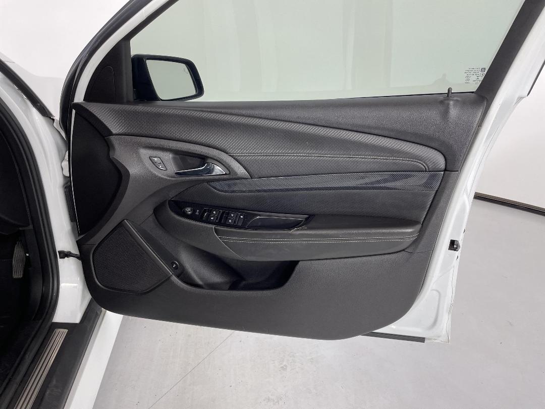 Photo '15' of Holden Commodore Photo '15' of Holden Commodore