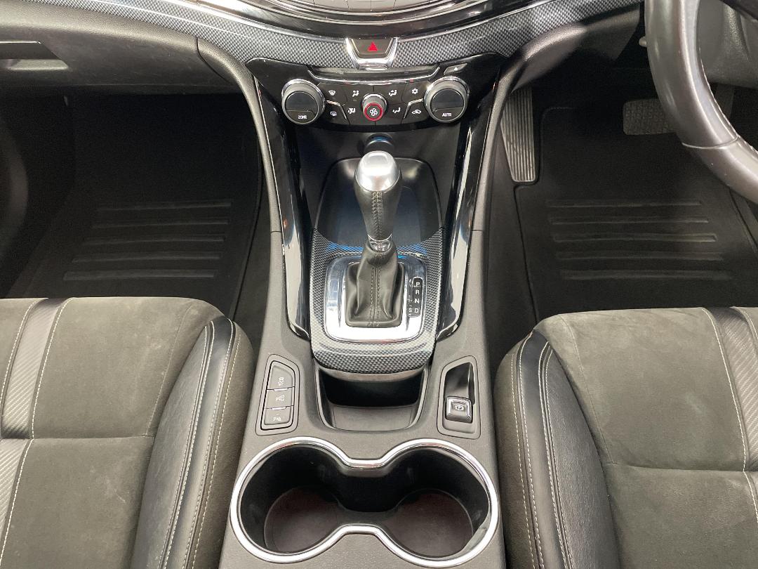 Photo '18' of Holden Commodore Photo '18' of Holden Commodore