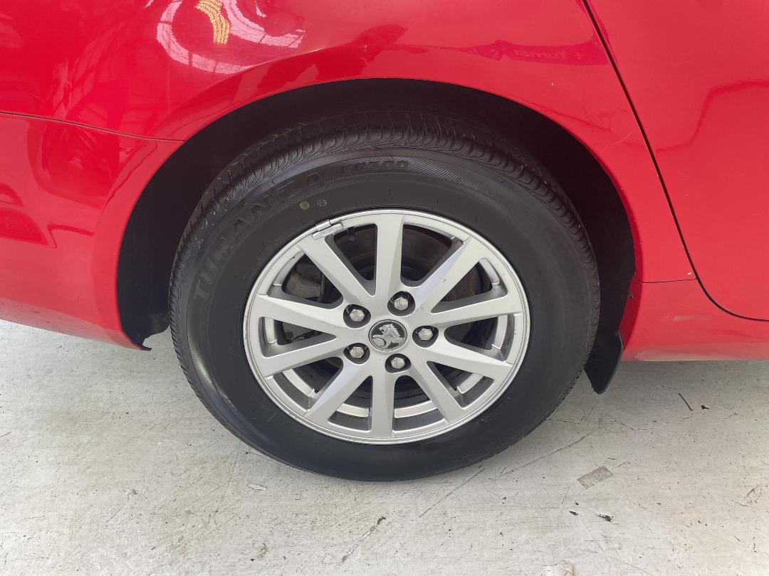 Photo '12' of Holden Commodore Photo '12' of Holden Commodore